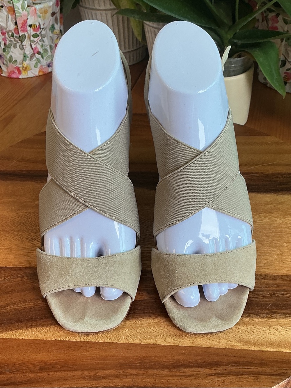 Pelle Moda Women's Beige Crisscross Elastic Slide Sandals 7